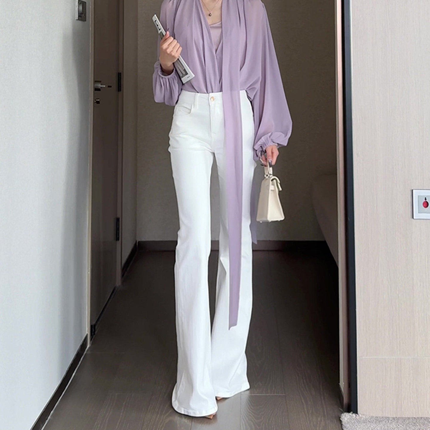 白色高腰窄版修身微喇牛仔裤女2026春季小个子显瘦超好看喇叭裤子