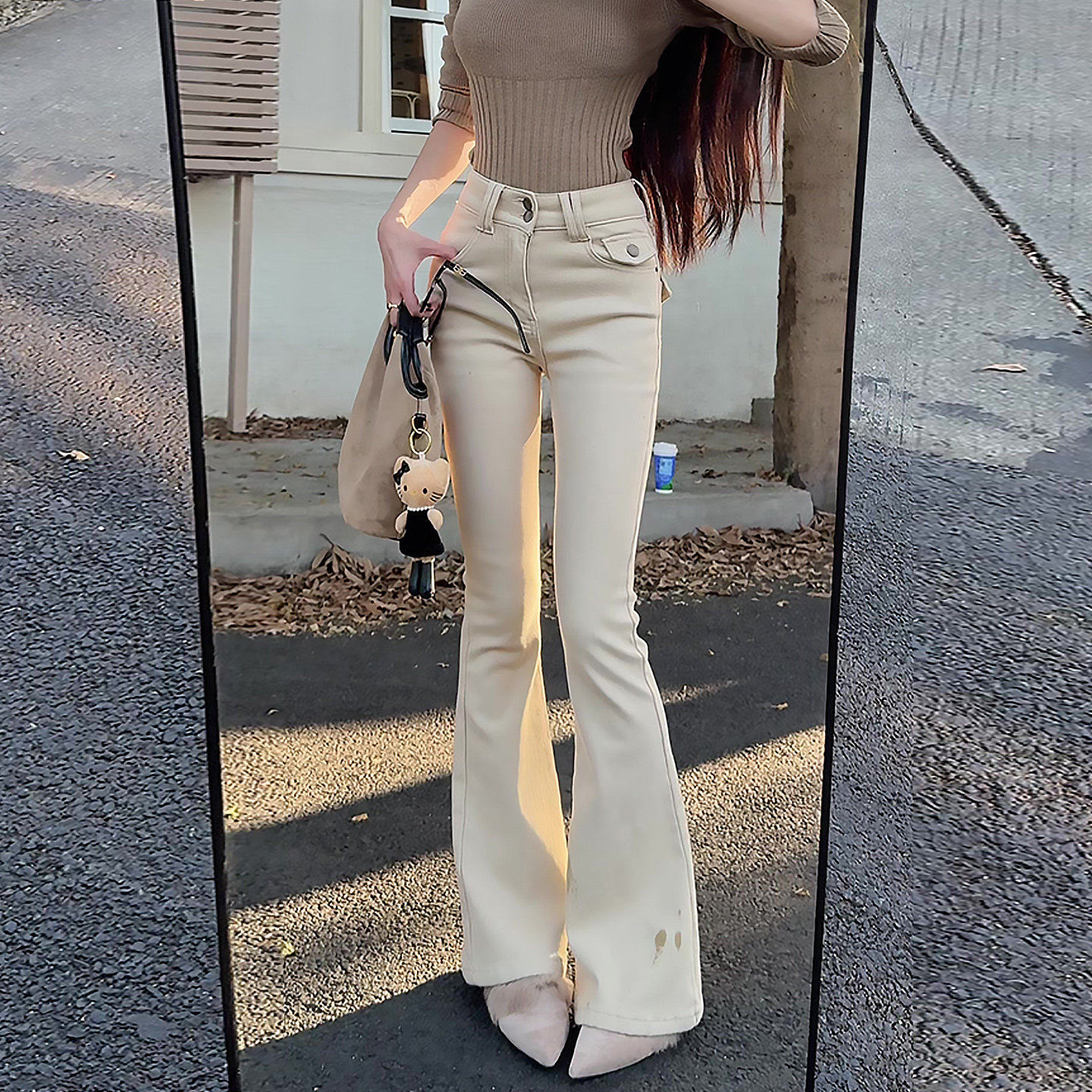 白色高腰修身设计感微喇牛仔裤女2026春季新款小个子显瘦马蹄裤子