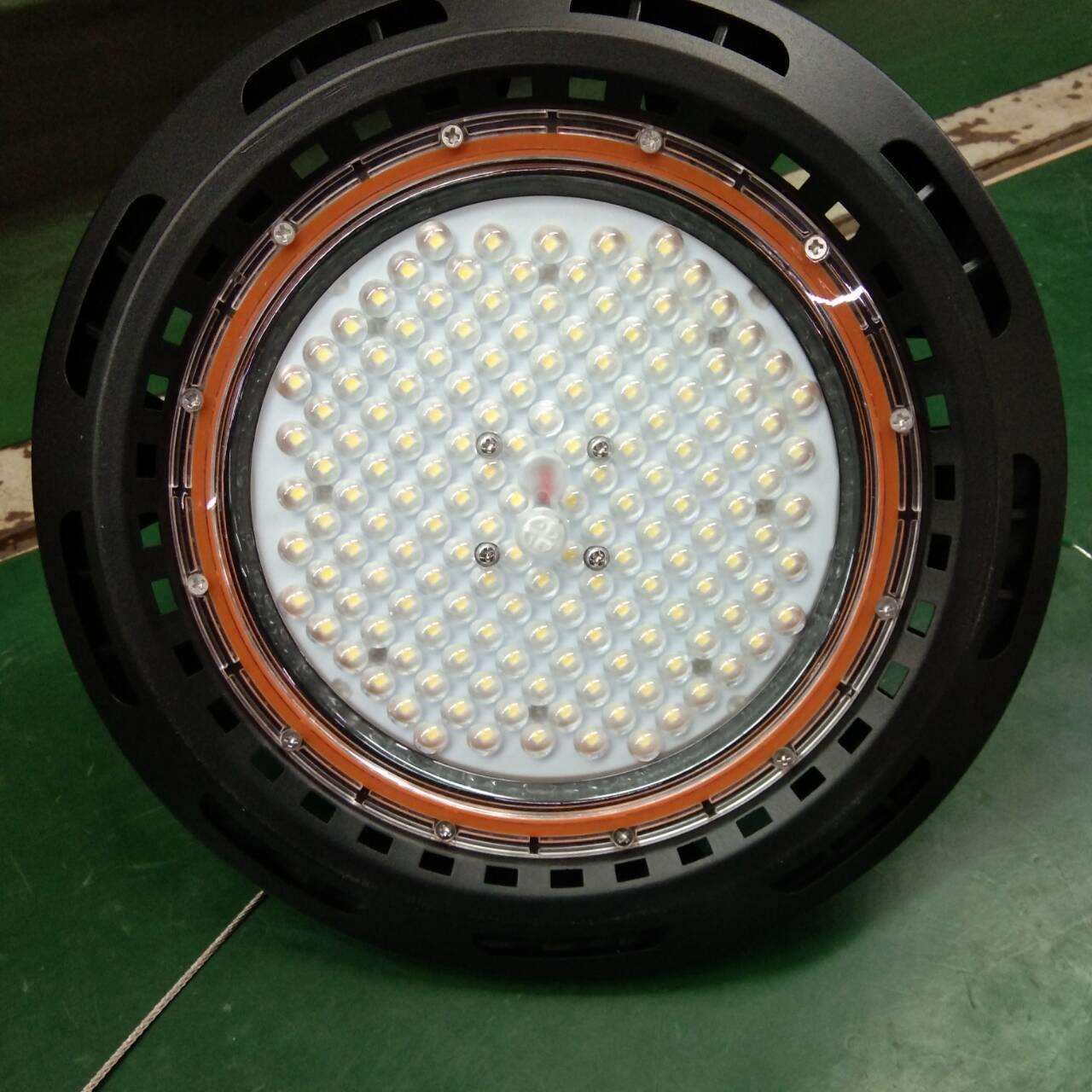 5代鳍片200W散热LED工矿灯UFO天棚灯吊装灯高光效100-277V