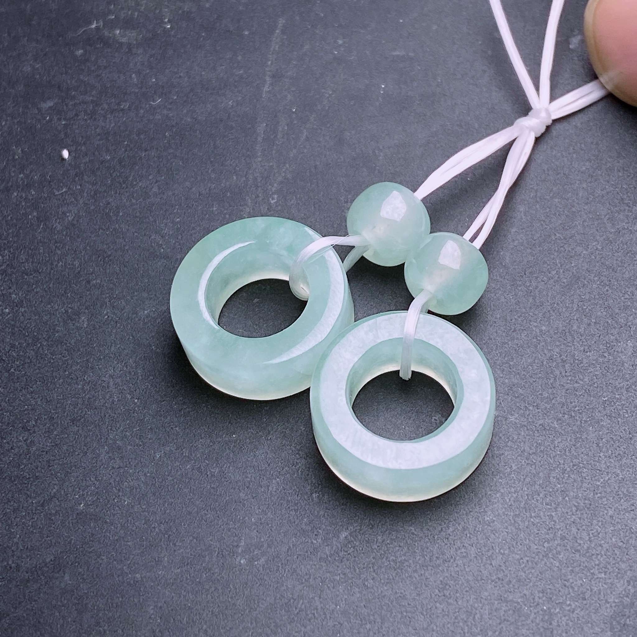 缅甸天然翡翠a货冰种甜甜圈耳坠一对镶嵌rxf,尺寸:14-5.3mm