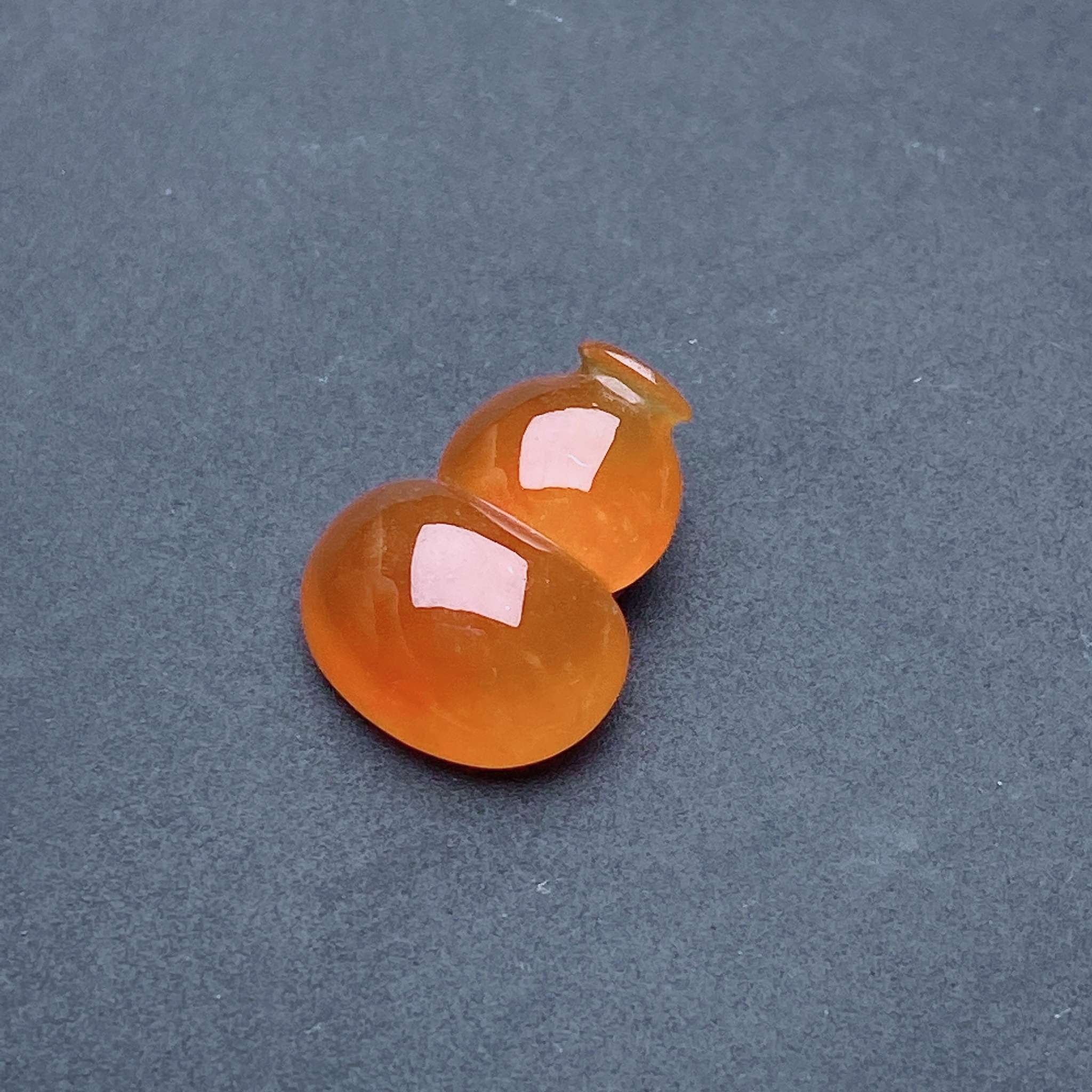 缅甸天然翡翠a货冰红翡葫芦裸石fxj,尺寸:14-10.9-5mm