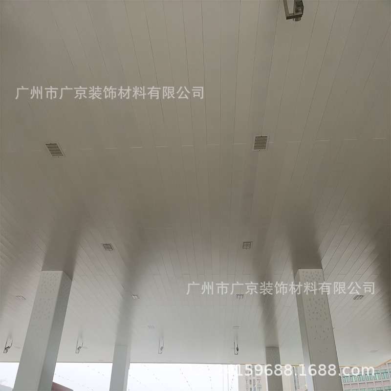 中海油罩棚吊顶铝扣板福建加气站室外吊顶铝天花长条形铝扣板