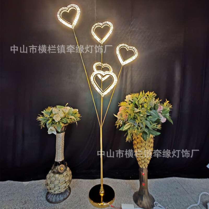 厂家直供新款婚庆道具铁艺电镀爱心月亮贝壳星星婚礼堂舞台路引灯图片