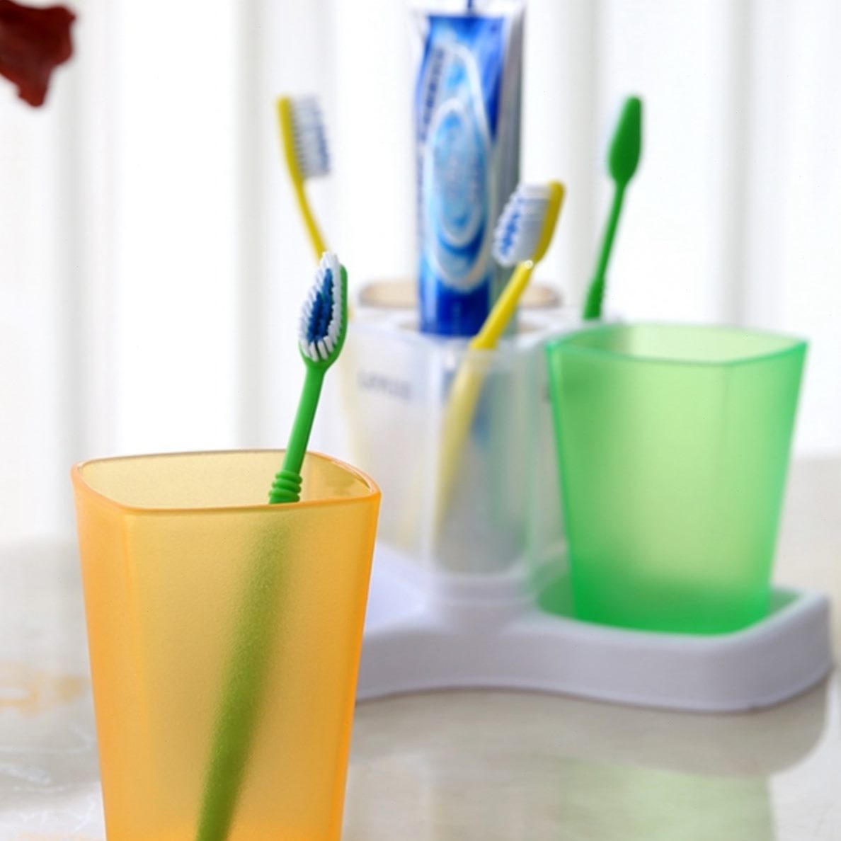 洗漱四之家创意口壁挂式吸盘套装三口包邮口漱口杯牙刷架两