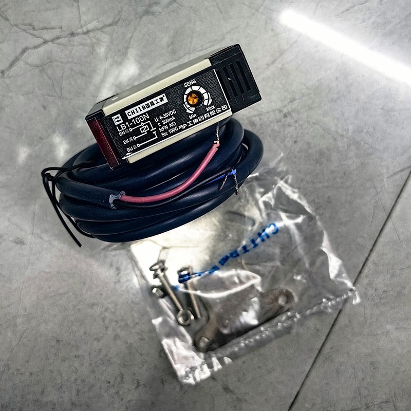 沪工光电开关漫反射1米可调LB1-100N直流三线npn常开E3JK-DS100N1