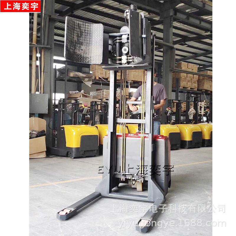 500公斤小型电动抱车涂料拉缸翻转卷膜搬运夹包机前叉式包夹叉车图片