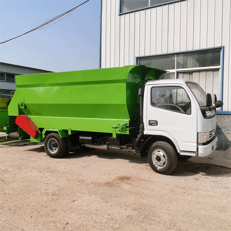三轮车载式牛场投喂车畜牧养殖牛羊喂料车7立方全自动养驴饲喂车