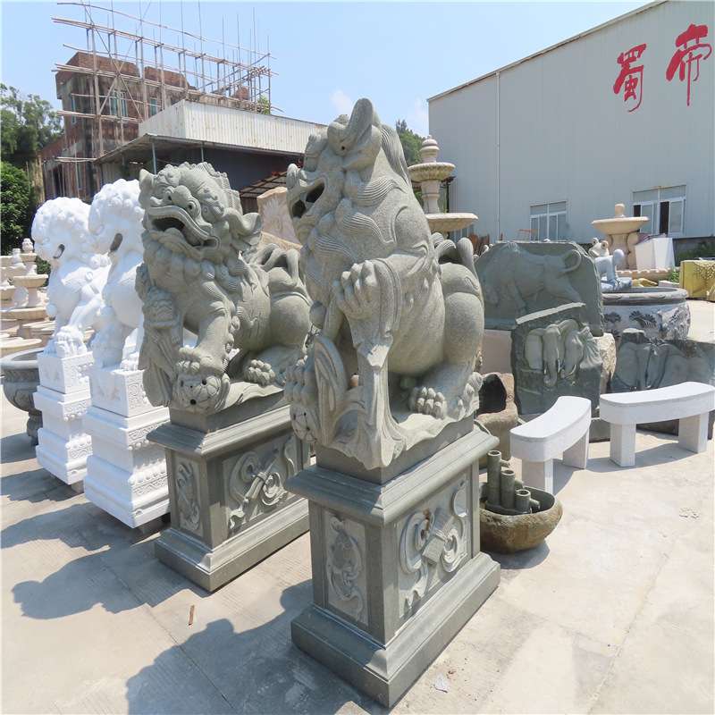 供应石狮子企业门口摆放石雕狮子 石材雕刻成对石雕动物狮子