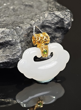 七彩云南18K金和田玉项链如意锁