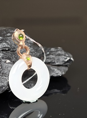 七彩云南18K金和田玉吊坠玉石