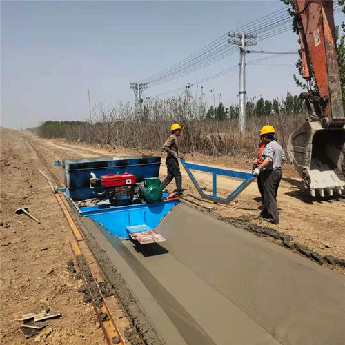 混凝土水渠成型机 现浇排水沟一次成型滑模机 公路边沟水渠滑模机