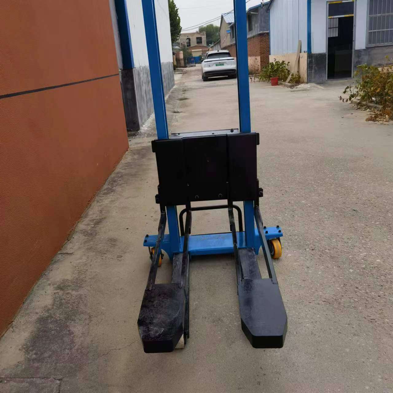 1吨便捷式装卸货物随车叉 电动随车叉车 小型手推可升高2米随车叉
