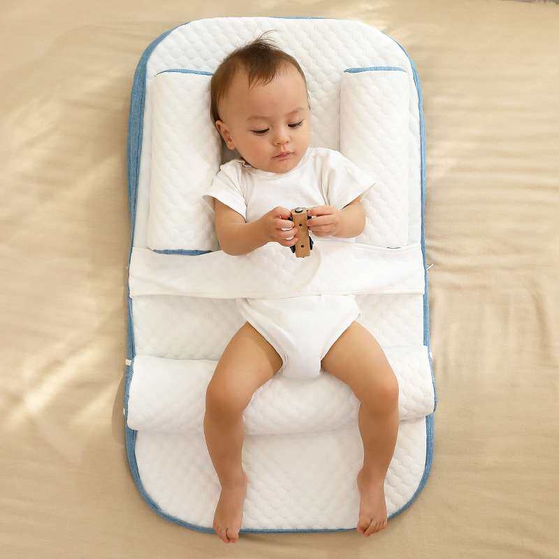 新生宝宝防吐奶枕豆豆绒斜坡垫枕头侧睡防溢奶吐奶床中床喂奶侧睡