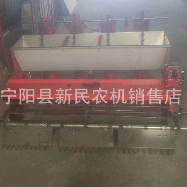 甘肃庆阳环县螺丝菜播种机滴溜溜播种机拖拉机带可以加滴灌带架子
