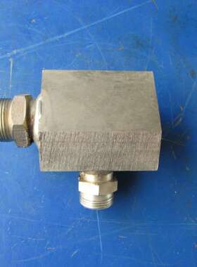 供应徐工LW500K装载机配件252909516--500KT.7.1.11回油接头块