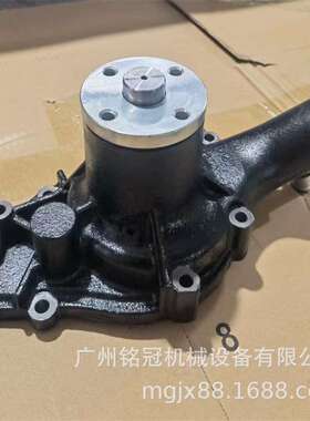 加藤HD820R HD820V 三一SY245 SY265 4M50发动机水泵 挖掘机配件