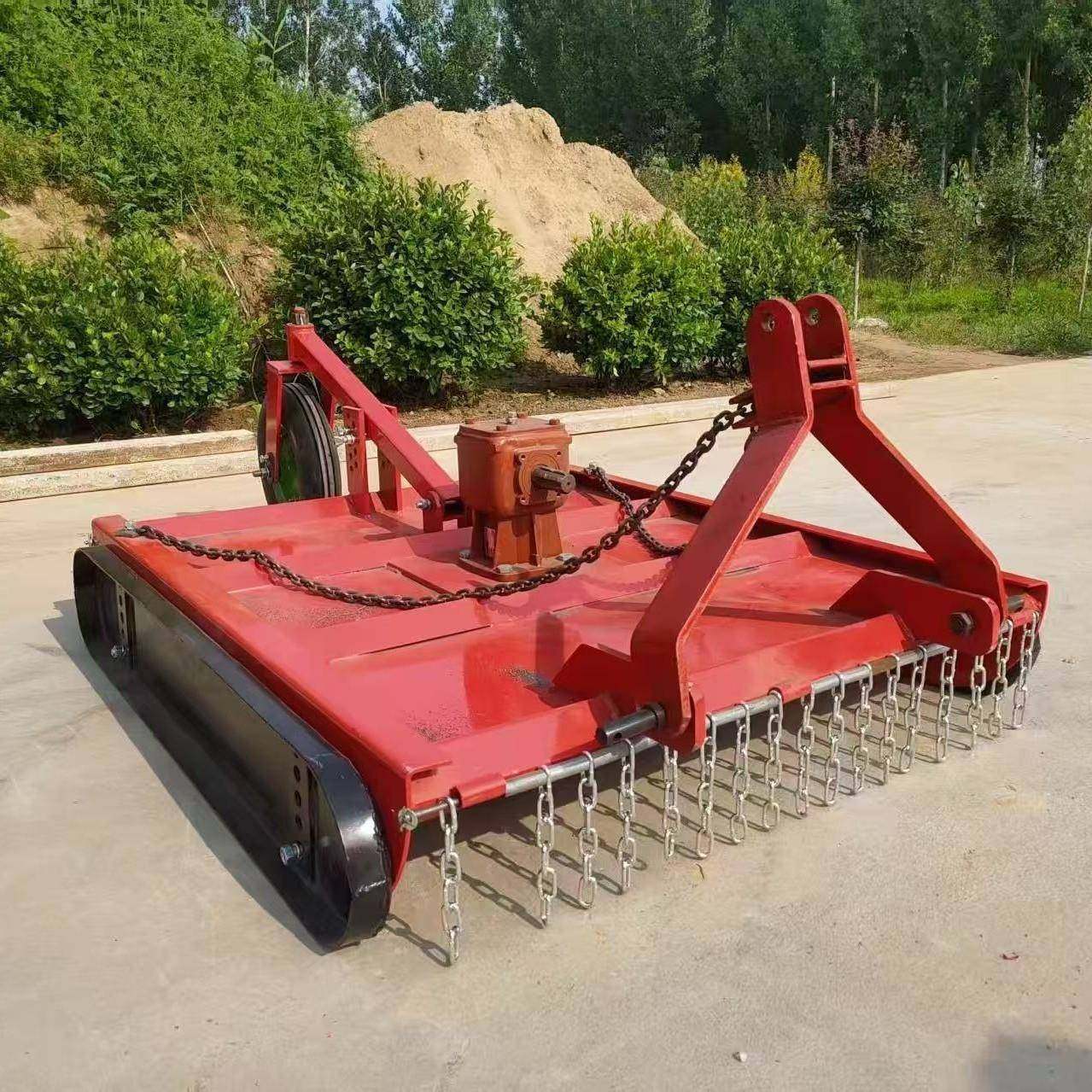 拖拉机带的机械设备圆盘犁，旋耕机，翻转犁，深松机可以选配