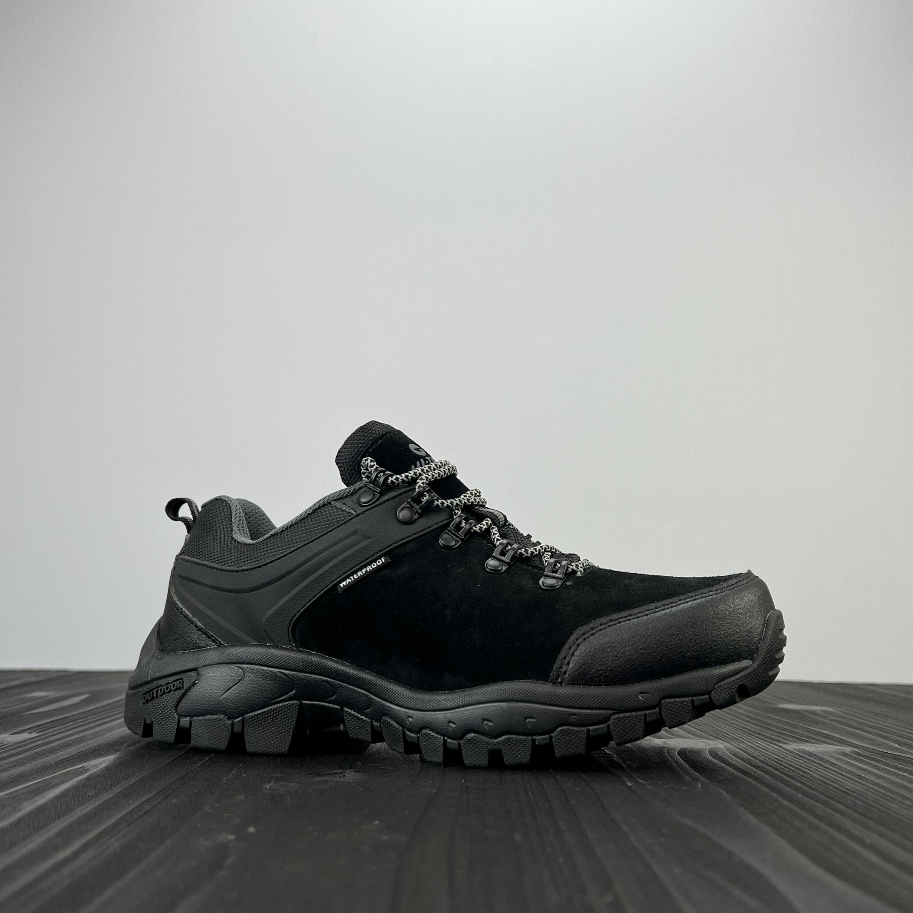 外贸德国单 真皮男士户外登山越野鞋防水防踢全地形适用运动鞋