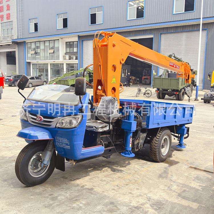 明冉三轮随车吊750-18线胎行走 小四驱液压起重运输机 吊重3吨