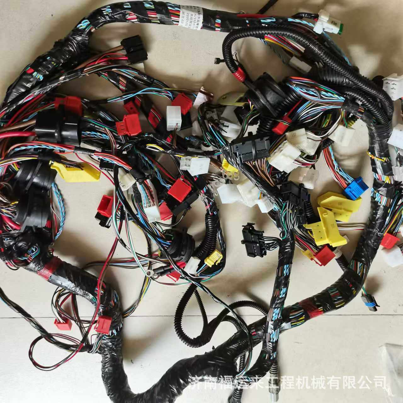 AZ9124771102豪沃T7H 汕德卡斯太尔 驾驶室 电线束 豪沃全车线束