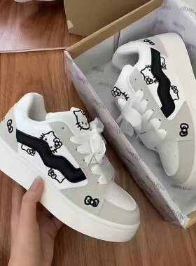 萌系灰黑色可爱kitty猫面包鞋女ins厚底有擦声板鞋舒适百搭运动鞋