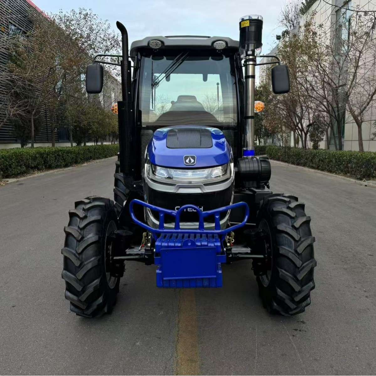 常力CL804B蓝色驾驶室大马力农用果园多功能耕地机柴油拖拉机厂家