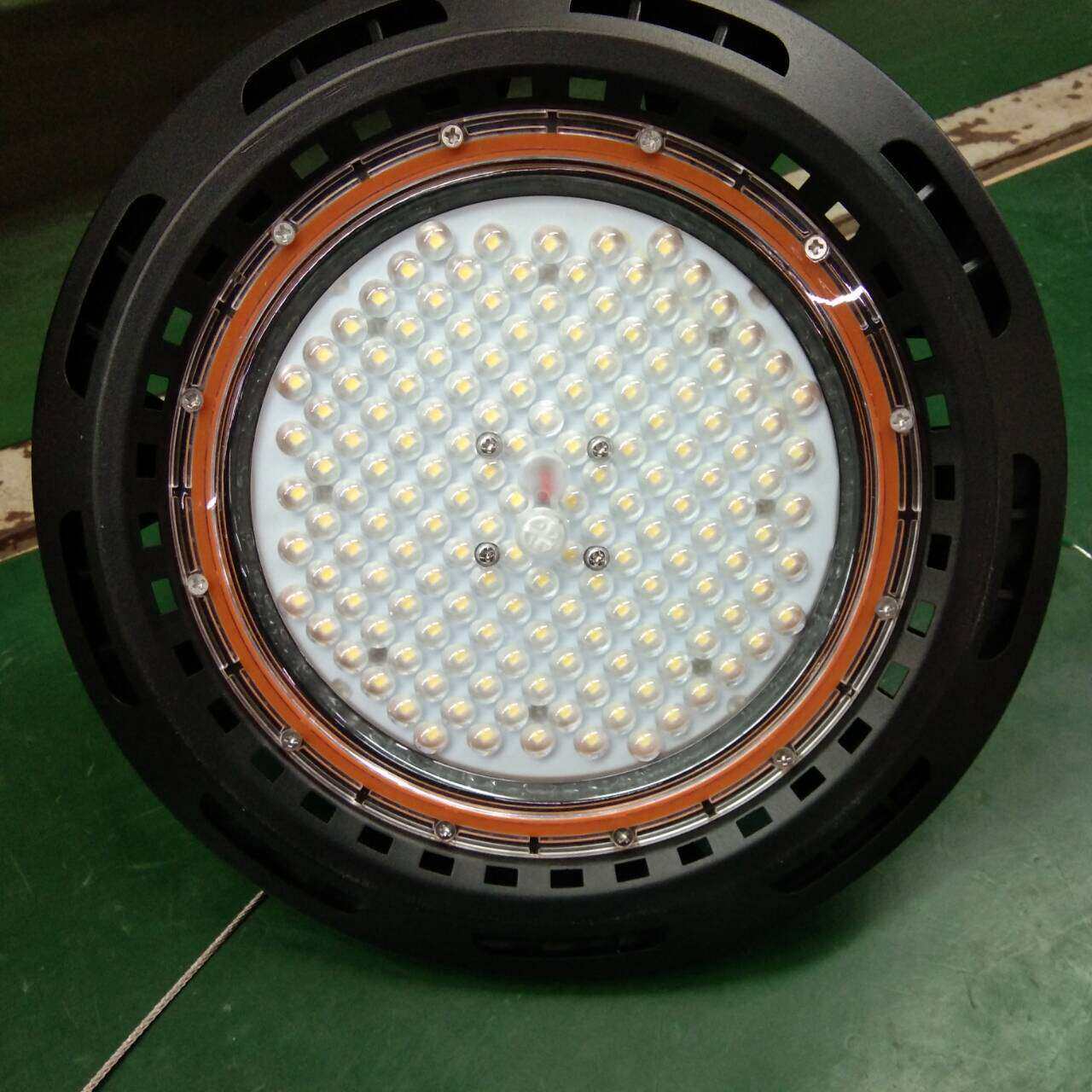 5代鳍片200W散热LED工矿灯UFO天棚灯吊装灯高光效100-277V