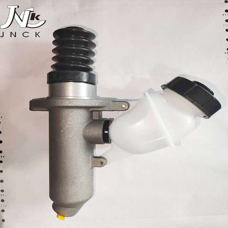 卡车配件跨境适用重汽豪沃T7H离合器总泵 WG9925230540