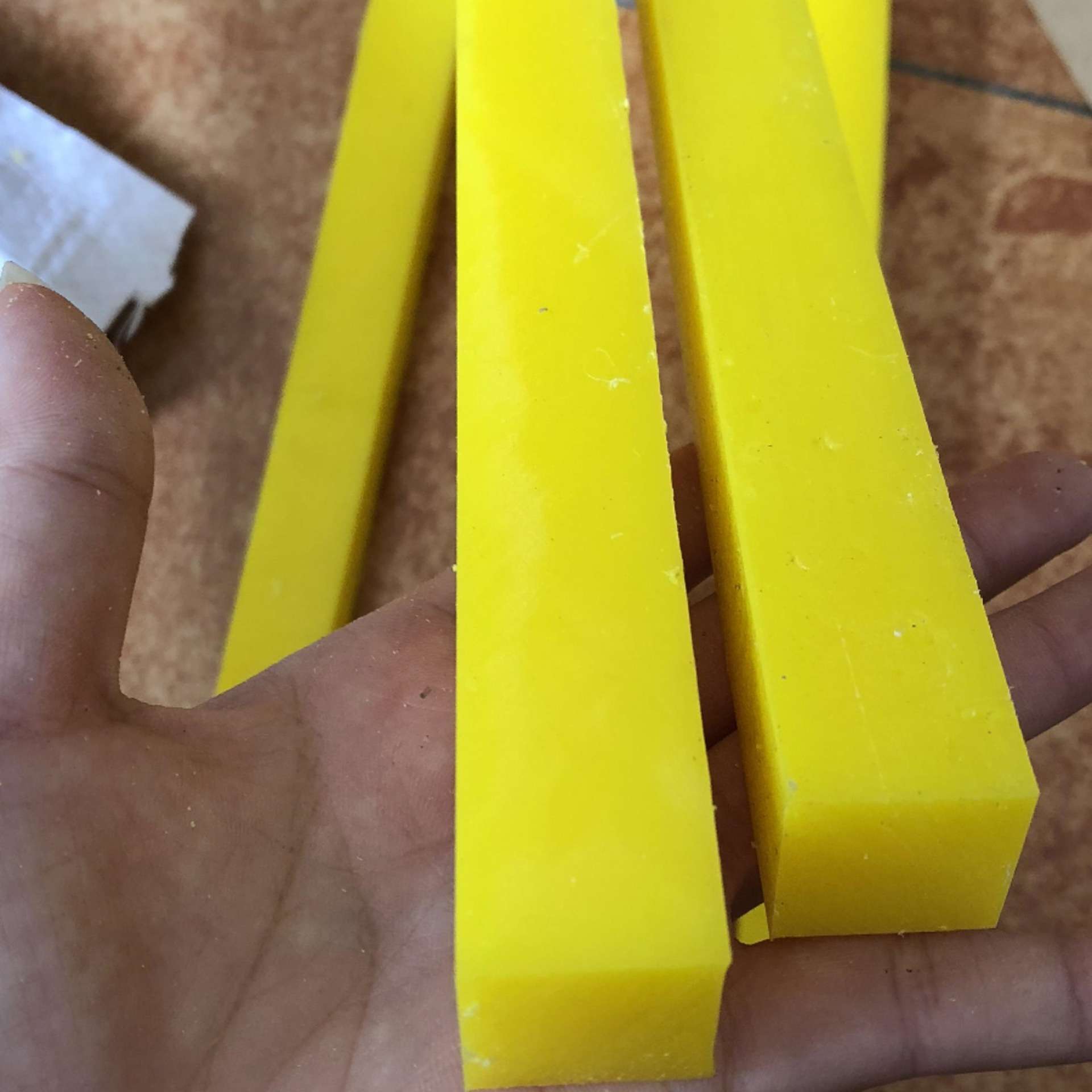 进口黄色聚氨酯板90度优力胶板高硬度PU牛筋胶板耐磨零切缓冲减震