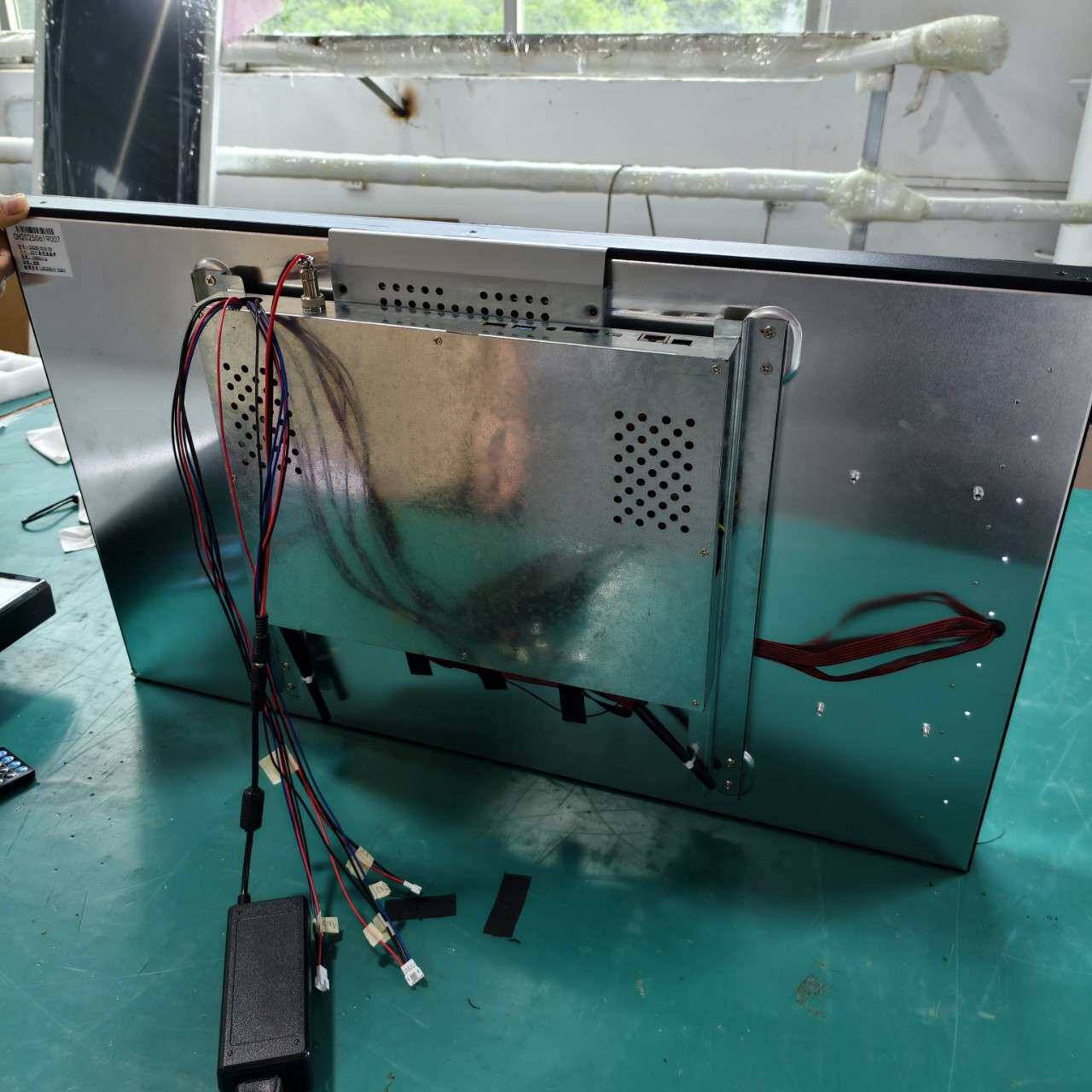 32英寸户外LED液晶显示器高亮窄边厂家直供高清嵌入式