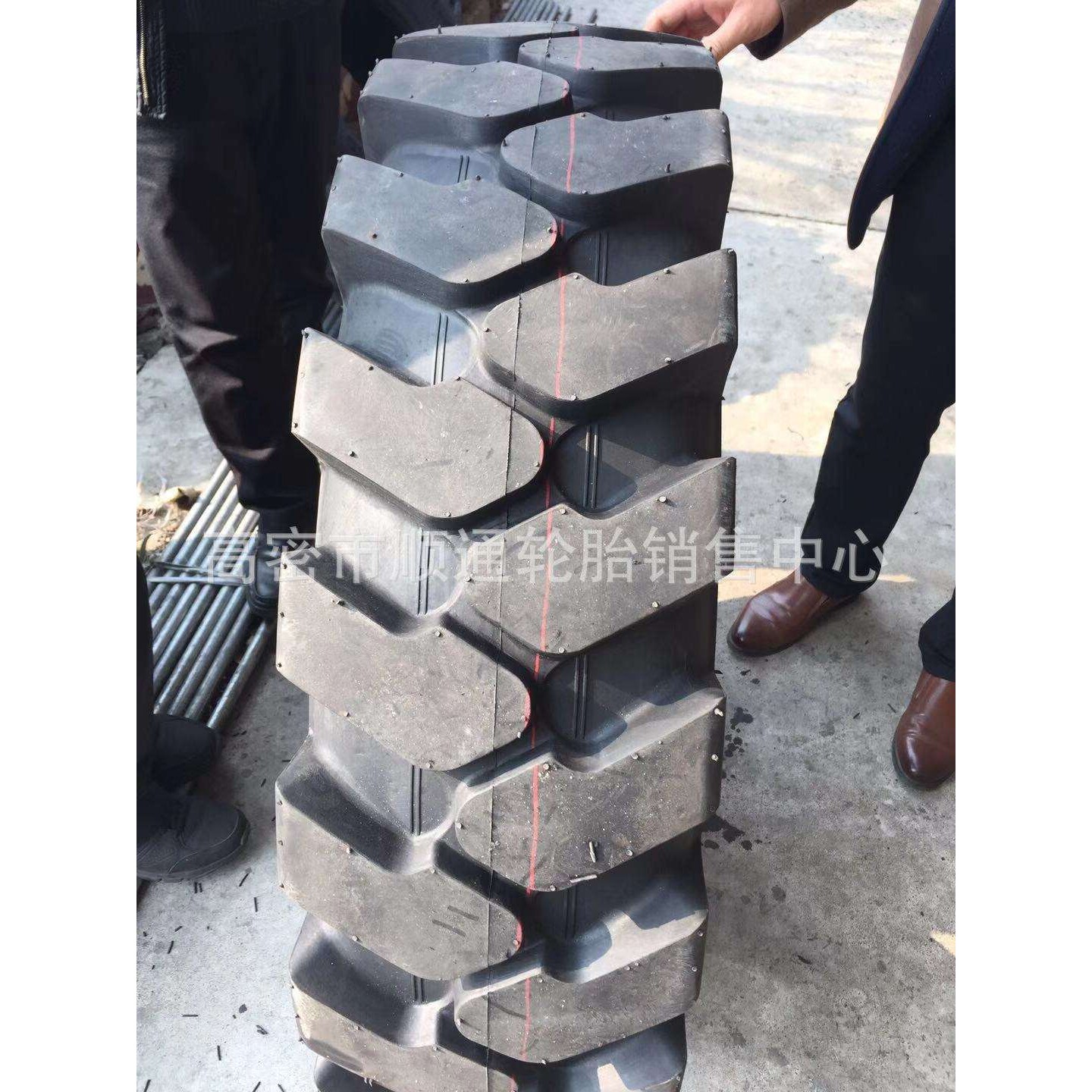 900/1000-20轮式挖掘机轮胎工程机械轮胎9.00/10.00-20