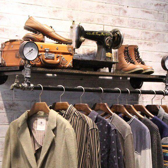 水管上服装展示架铁艺鞋包墙童装货架复古挂衣架架服装店壁挂实木