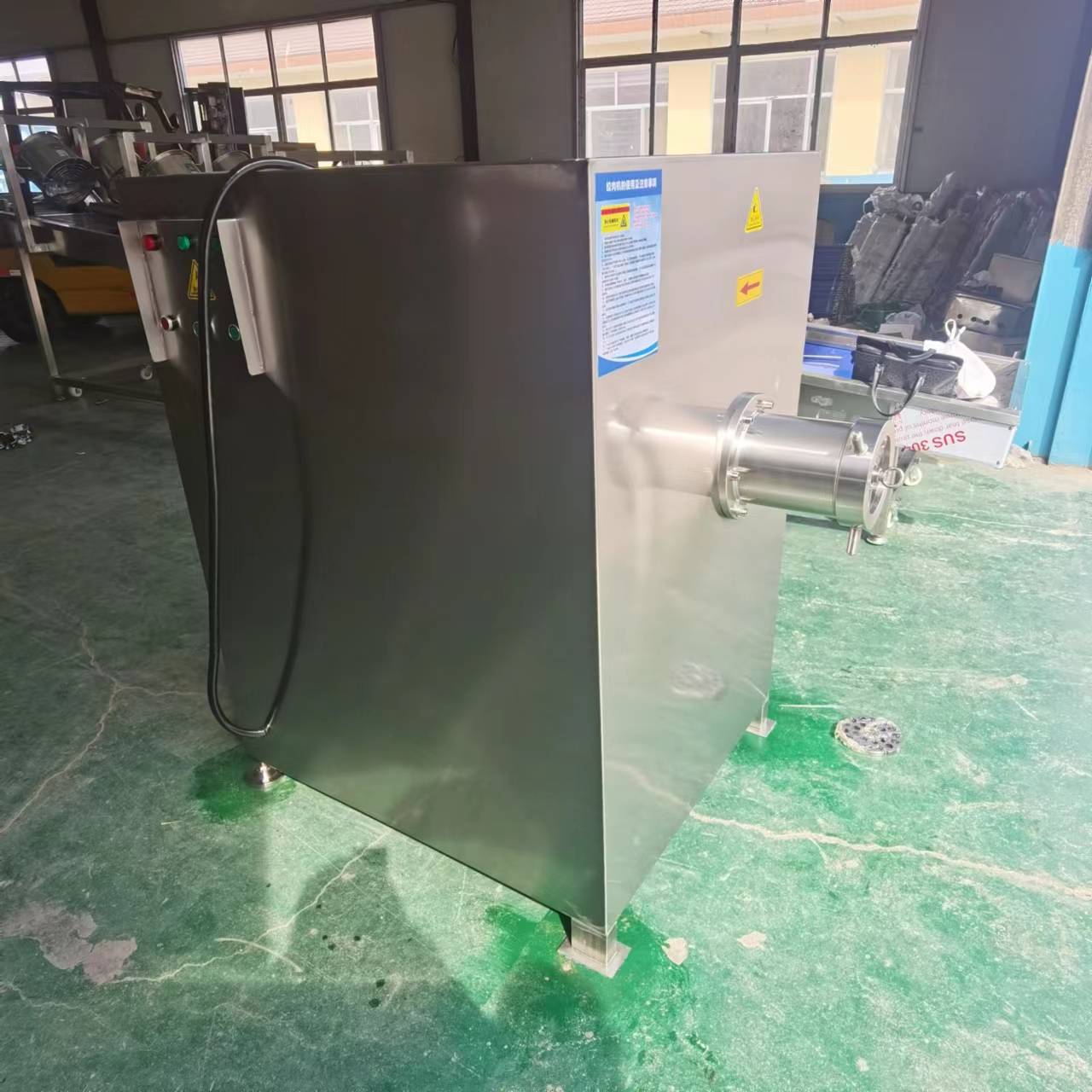 全自动冻肉绞肉机 商用牛肉绞碎机 鸡背鹌鹑带骨绞肉机