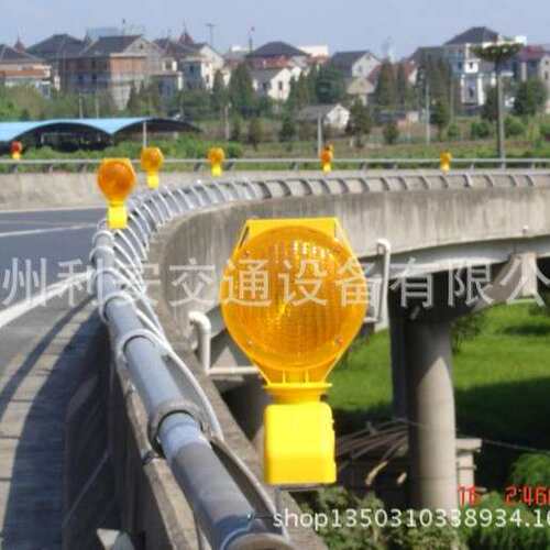 厂家直供优质太阳能路障灯 警示灯 led barricade light
