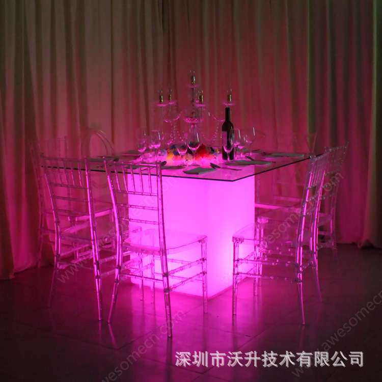 新款发光家具迪拜LED婚礼宴会桌酒店夜场塑料七彩四方玻璃餐桌