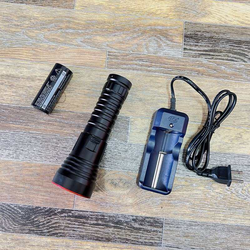 新款LED 潜水手电筒p70.2白光磁控开关铝合金充电26650潜水灯黄光