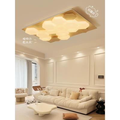 原木客厅吸顶灯简约现代大气奶油风灯具2024新款蜂巢餐厅卧室主灯