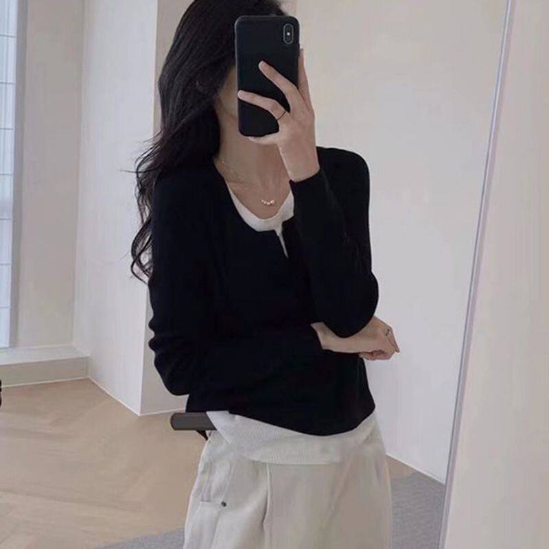 早秋chic上衣黑色假两件v领长袖t恤女2026新款内搭修身显瘦打底衫