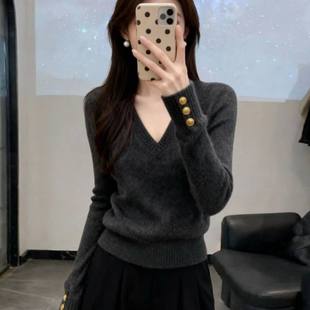法式高级感灰色V领毛衣女秋冬套头针织衫通勤风穿搭上衣保暖打底