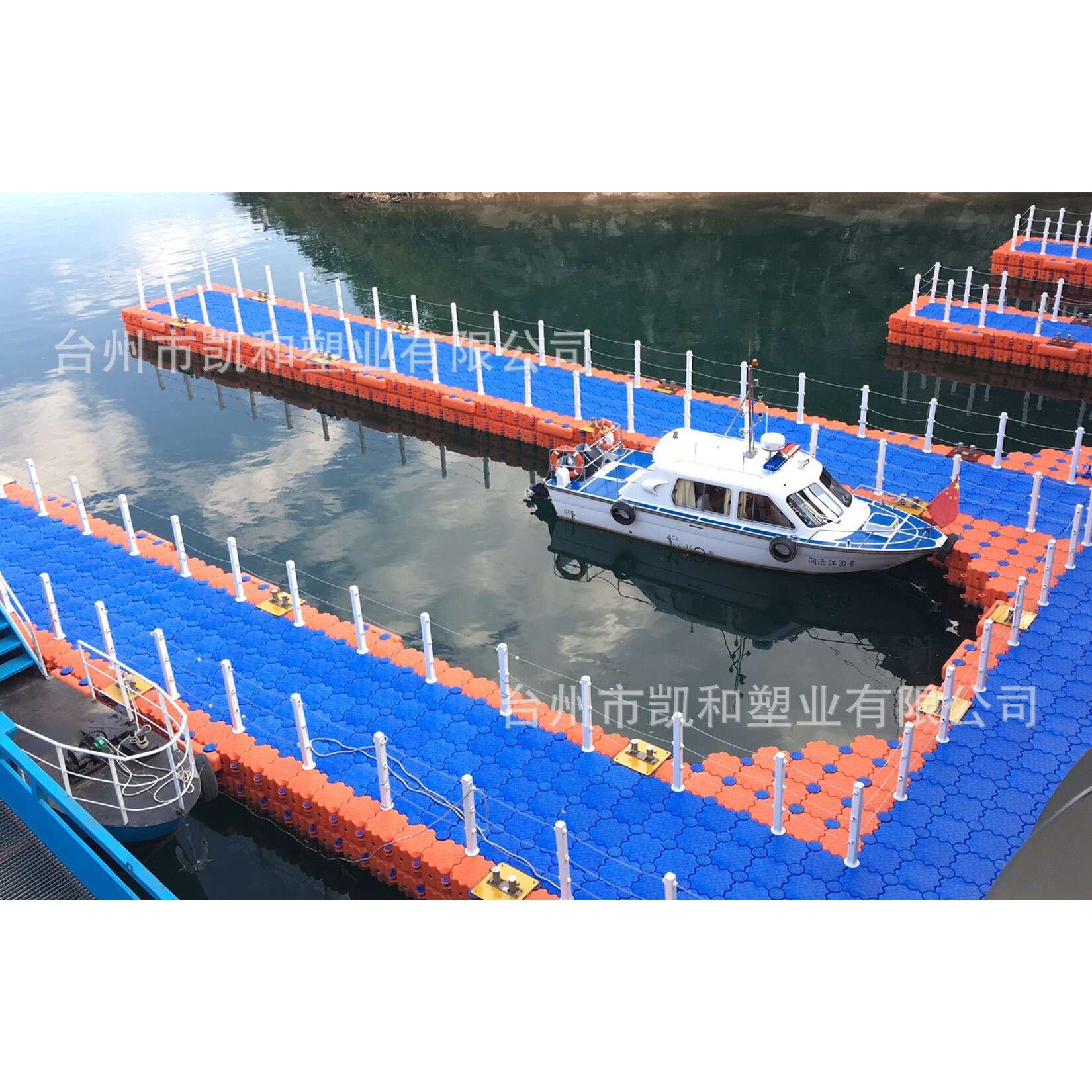 水库浮动码头游乐设施景区 塑料浮筒 水上船舶游艇码头