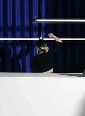 现代简约餐厅吊灯 设计师创意展厅餐桌吧台书房玻璃长一字LED灯具