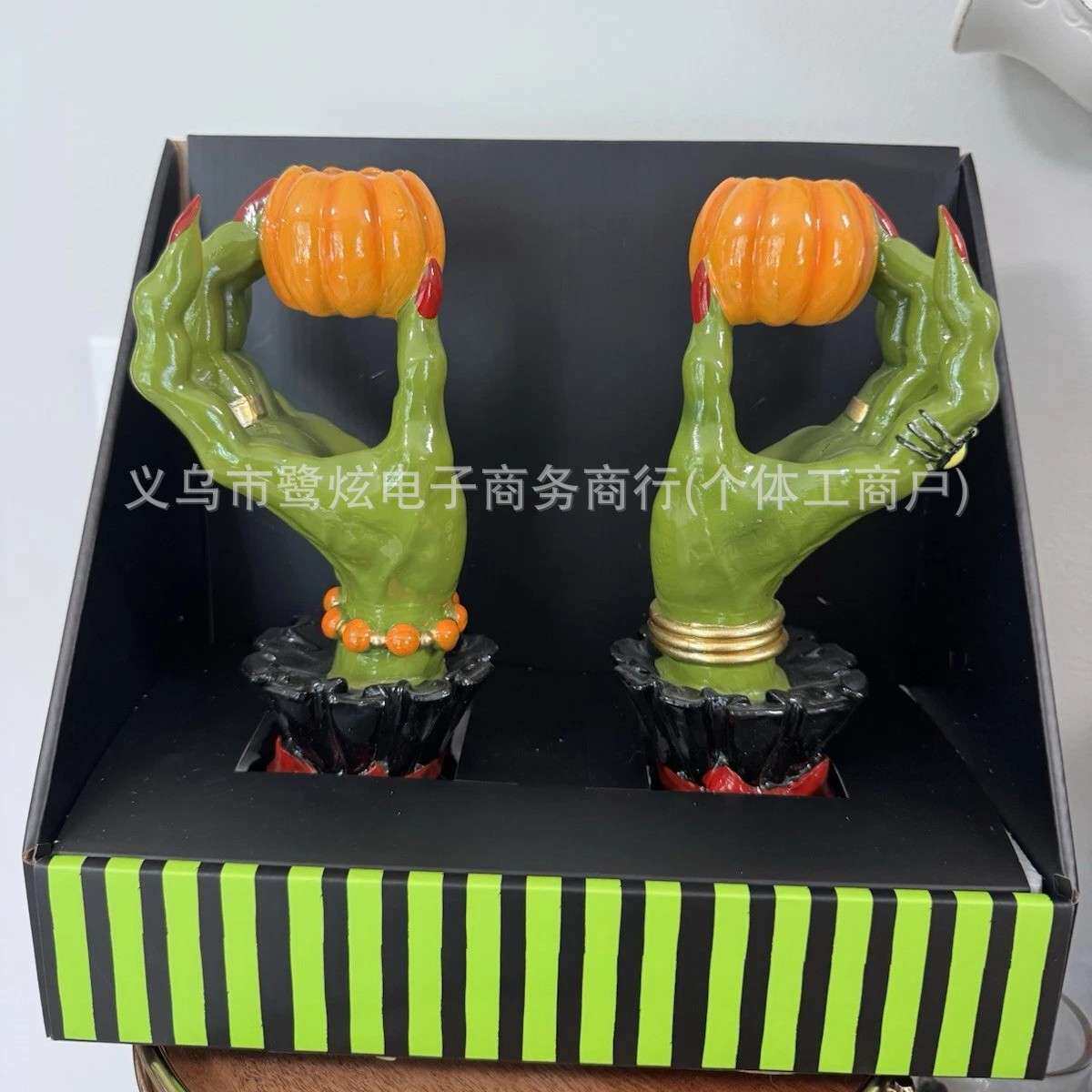 跨境新品女巫锥形烛台万圣节装饰女巫树脂工艺手和南瓜新品