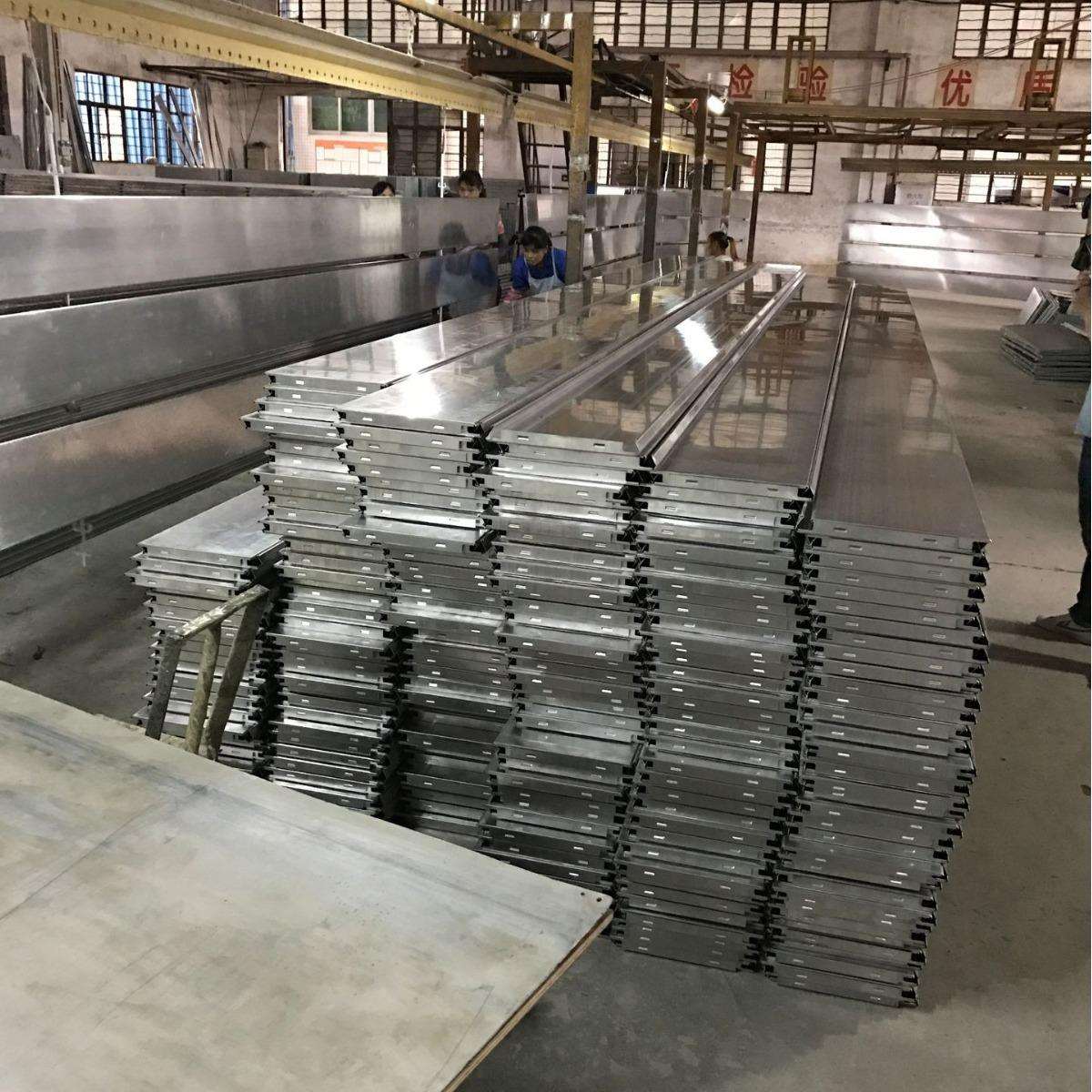 加油站罩棚吊顶1.0厚度白色长条形铝扣板 300宽条形铝板