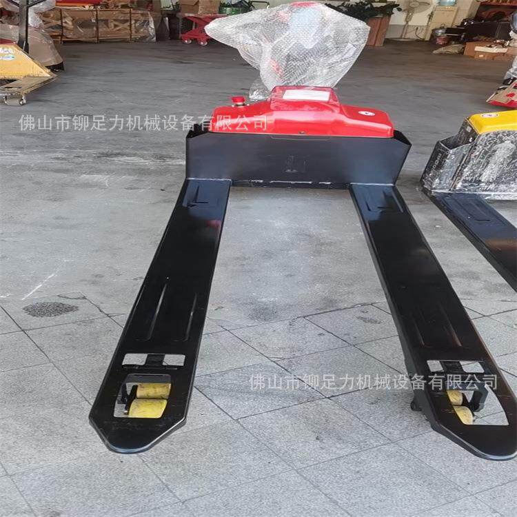 供应1.5吨电动式搬运叉车与2吨蓄电池锂电款的电动搬运车价格