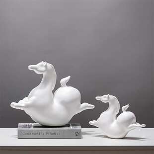 现代北欧腾云马摆件样板间客厅茶几电视柜书房书架动物家居装饰品