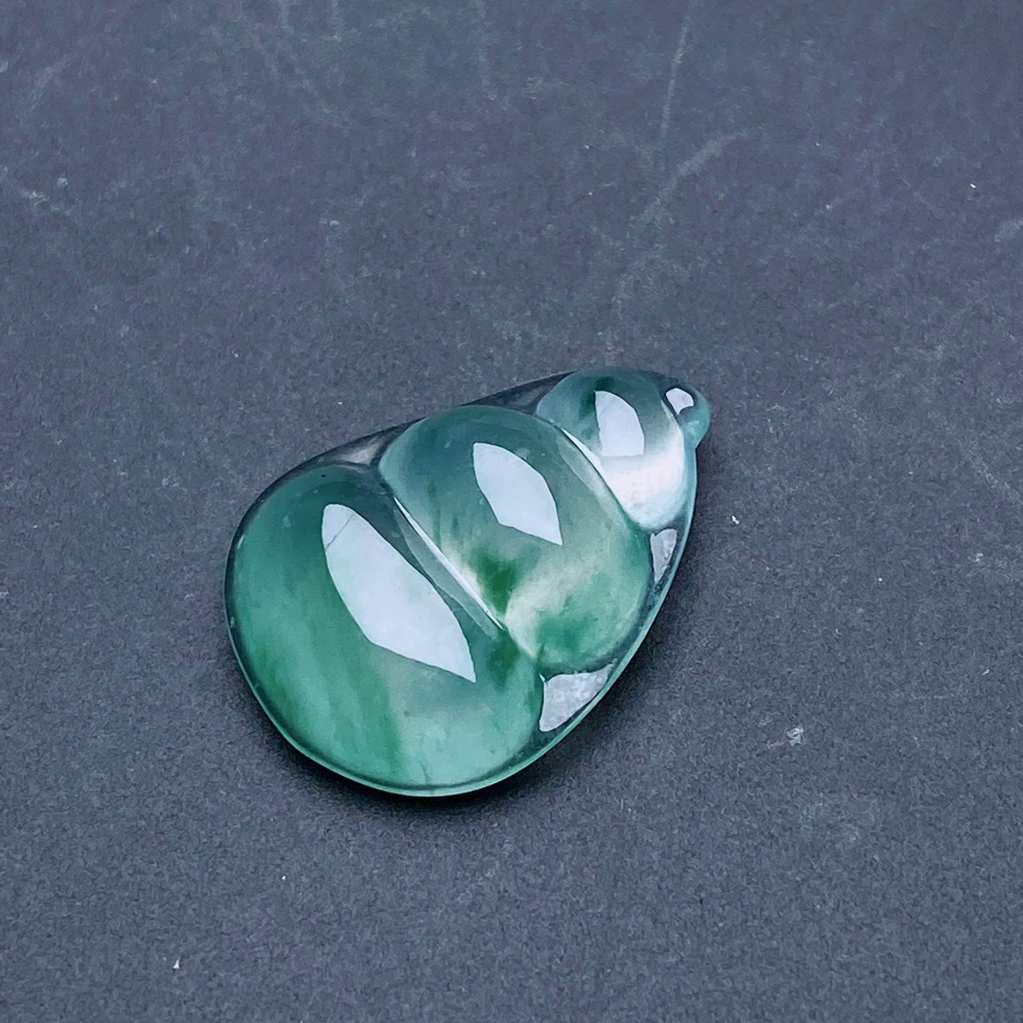 缅甸天然翡翠a货高冰飘花福豆裸石fxj，尺寸：19.1-13.8-6.3mm