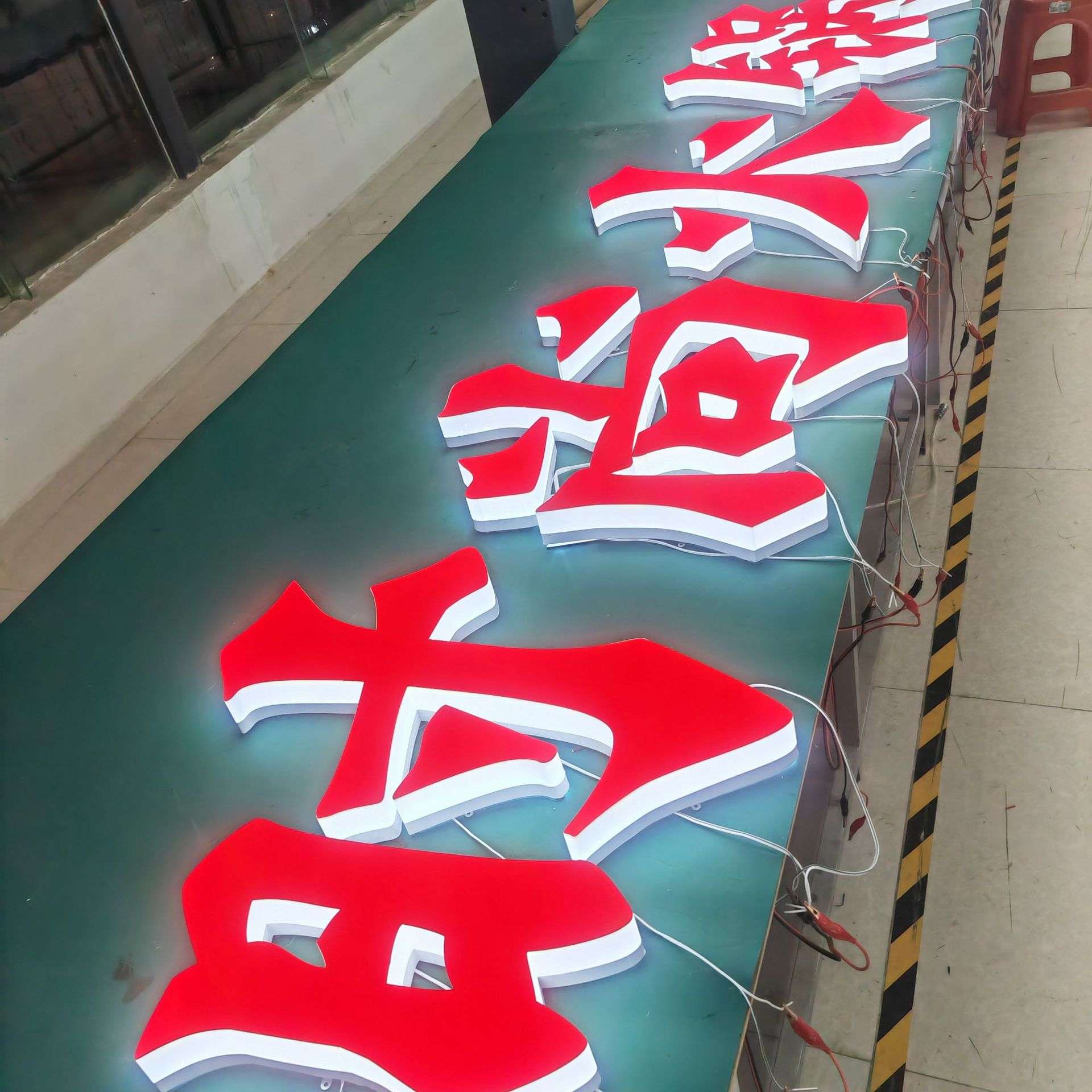 炫彩招牌门头上海幻彩深渊字灯牌千层镜门头七彩广告牌发光字灯箱