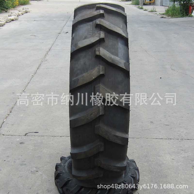 现货供应大型农用拖拉机人字轮胎13.6-24 加厚耐刺扎