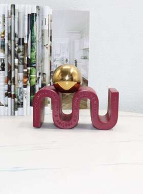 现代简约红色抽象几何弯曲创意个性小众样板间售楼处样板桌面摆件