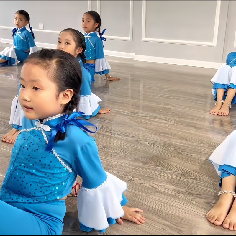 踩水舞演出服儿童古n典舞马儿嘟嘟骑粒粒皆辛苦我还小板凳乖乖舞